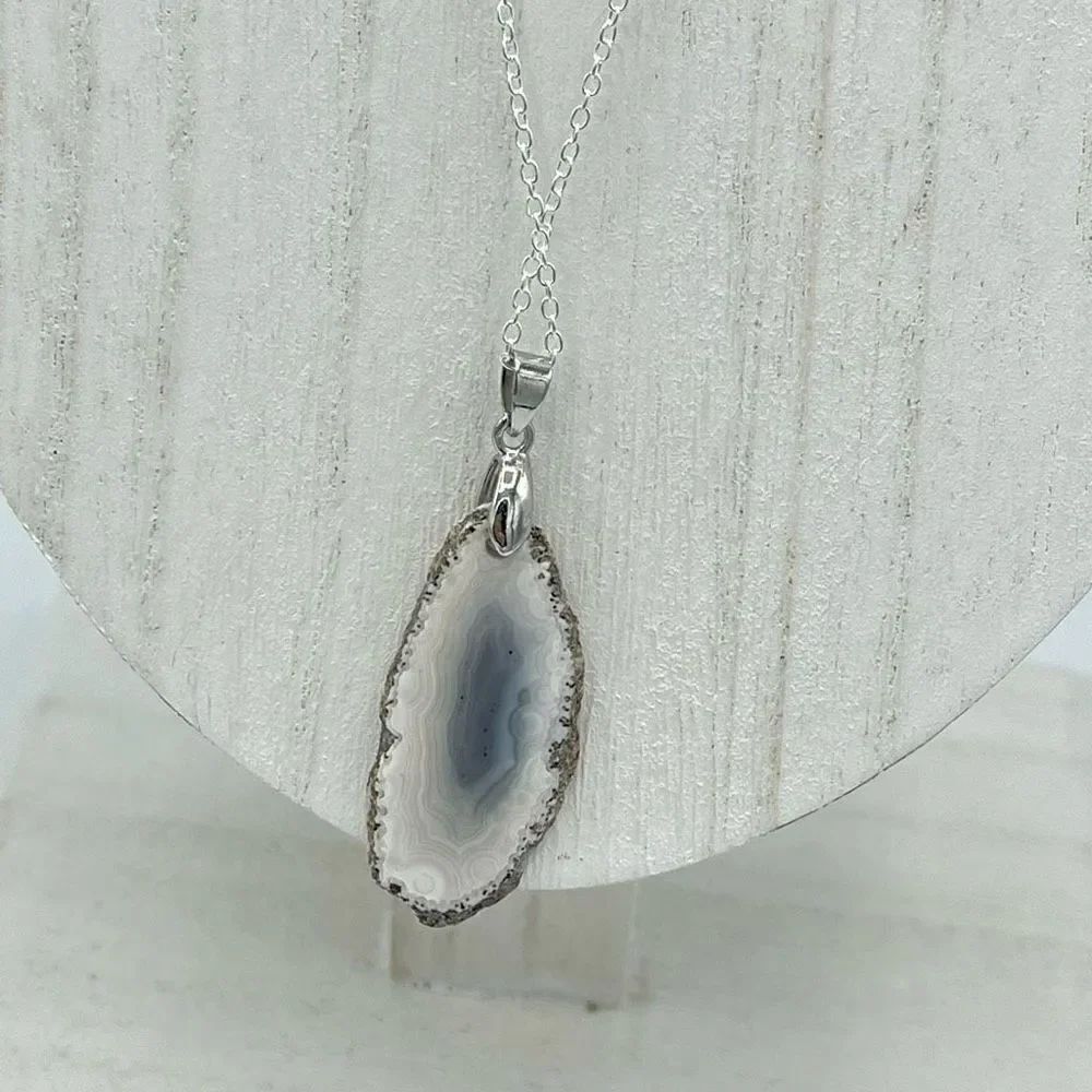 White agate crystal slice pendant necklace golden wrap gold tone chain 24” - Picture 7 of 11